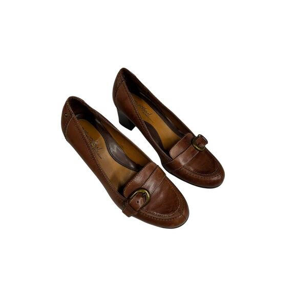 Natural Soul by Naturalizer Brown Leather 2 1/2” Pump Buckle Detail Size 6.5 - Picture 7 of 12